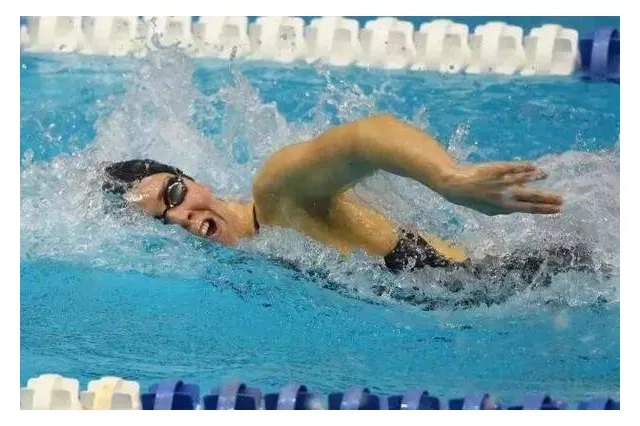zoty中欧荷兰与英格兰下半场精彩对决分析与战术探讨